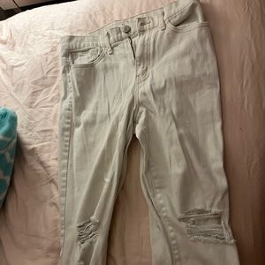 White high-rise Mom Jeans. Size 9 from Kohl’s